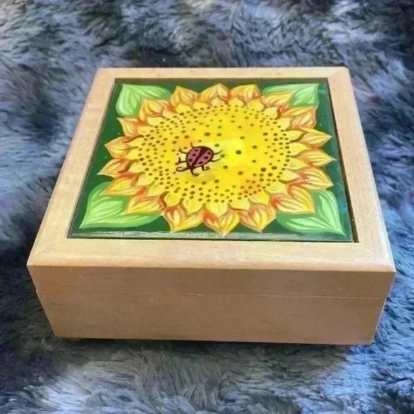 Sunflower trinket box with hand  painted tile top - Picture 2 of 16